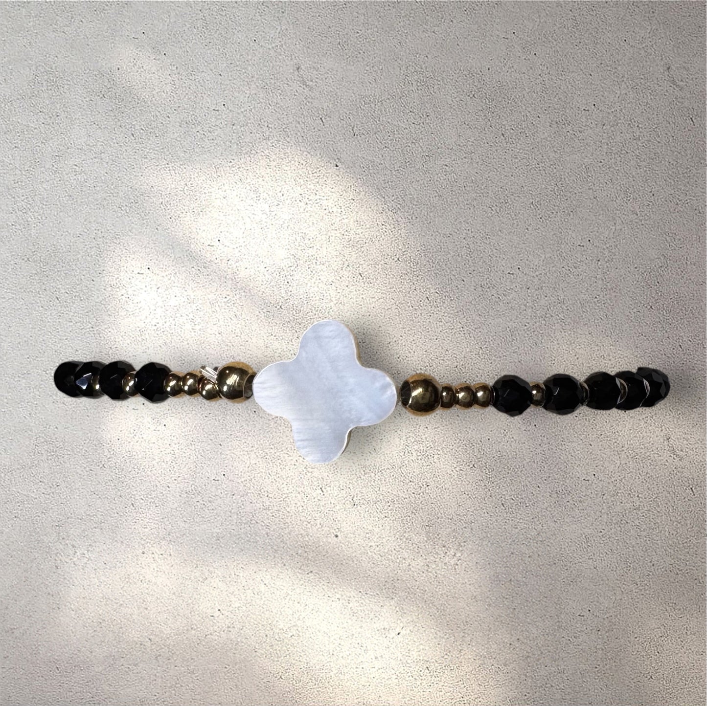 BRACELET CROIX NACRÉE